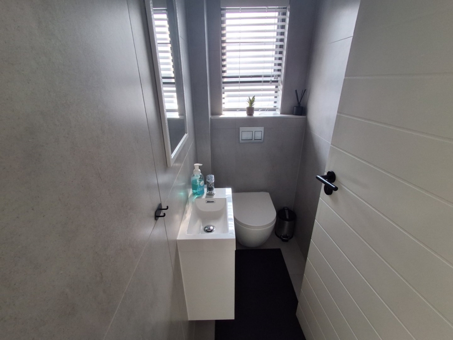 4 Bedroom Property for Sale in Sandown Western Cape